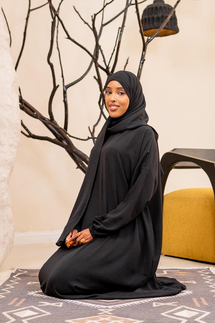 Prayer gown in black